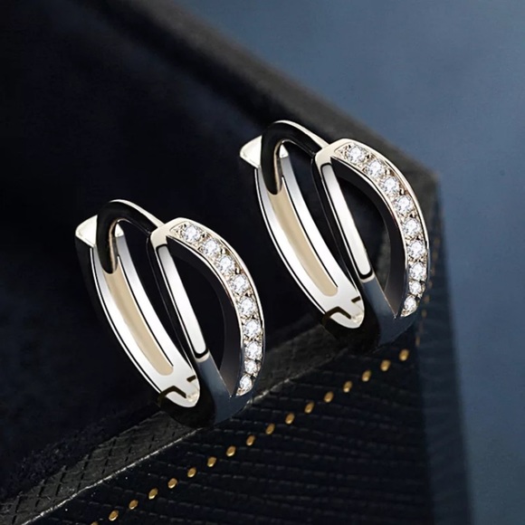 🌟 Sterling Silver 925 Huggie Hoop Diamond Earrings - Picture 3 of 4